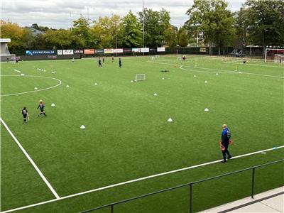 Alweer Belgische primeur: nieuw type infill kunstgras